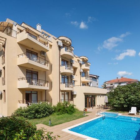 Hotel Milan Primorsko Exterior photo