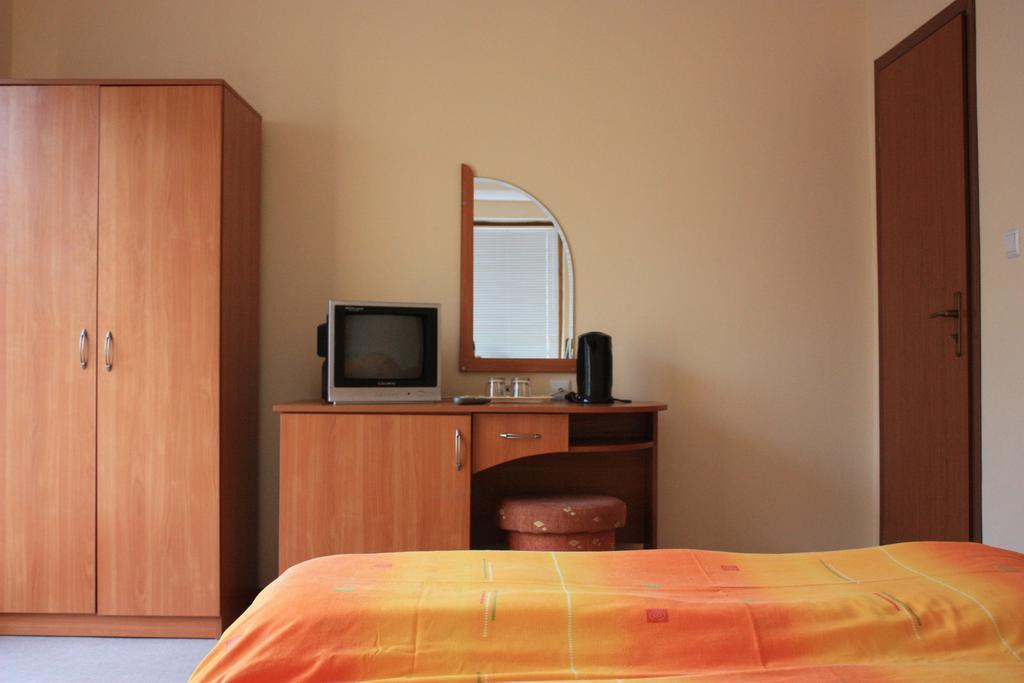 Hotel Milan Primorsko Exterior photo