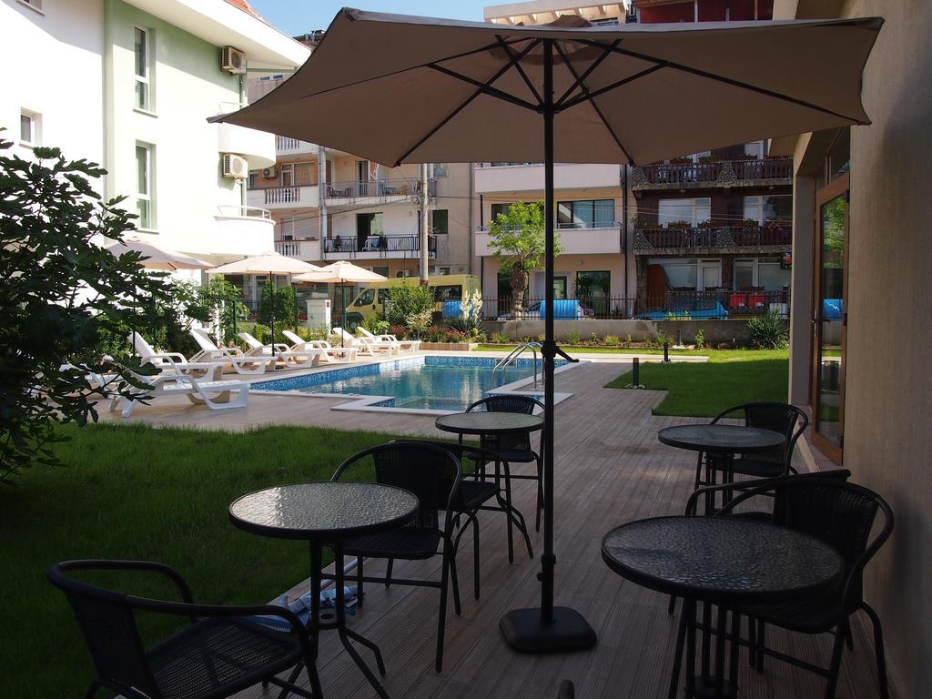 Hotel Milan Primorsko Exterior photo