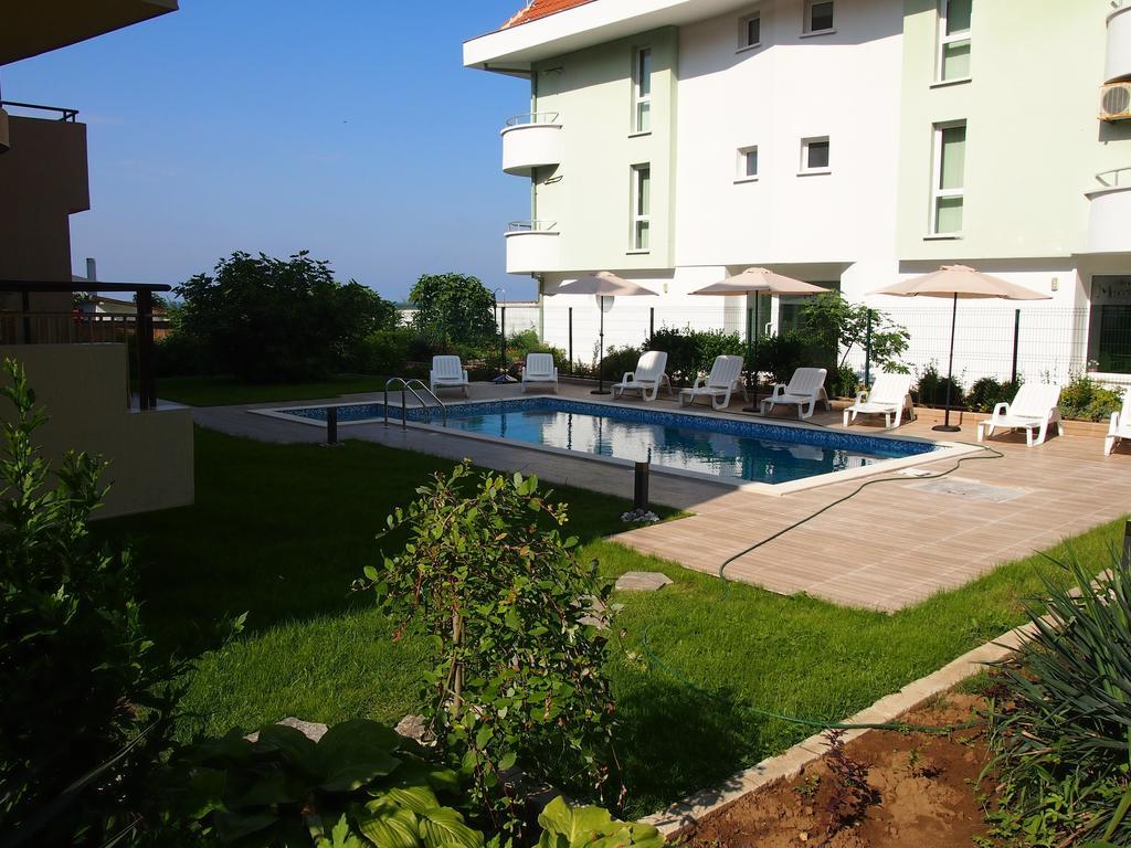 Hotel Milan Primorsko Exterior photo