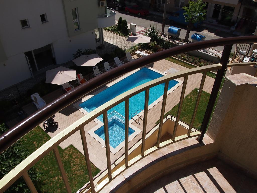 Hotel Milan Primorsko Exterior photo